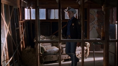 ROSWELL_-_E1X06_285_SOUTH_373.jpg