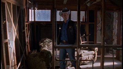 ROSWELL_-_E1X06_285_SOUTH_379.jpg
