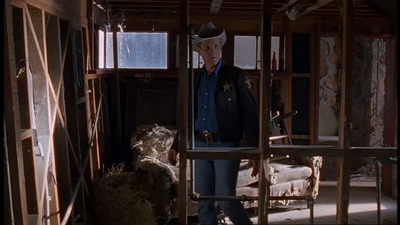 ROSWELL_-_E1X06_285_SOUTH_380.jpg