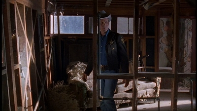 ROSWELL_-_E1X06_285_SOUTH_381.jpg