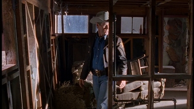 ROSWELL_-_E1X06_285_SOUTH_385.jpg