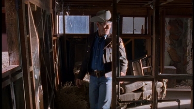 ROSWELL_-_E1X06_285_SOUTH_386.jpg