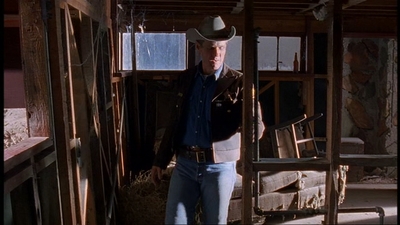 ROSWELL_-_E1X06_285_SOUTH_388.jpg