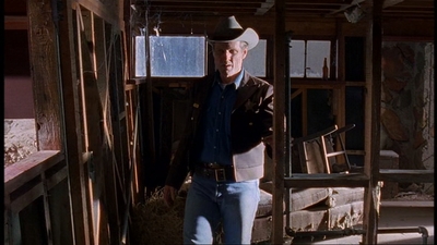ROSWELL_-_E1X06_285_SOUTH_389.jpg