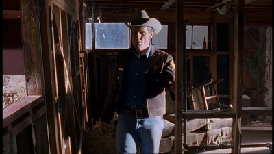 ROSWELL_-_E1X06_285_SOUTH_390.jpg