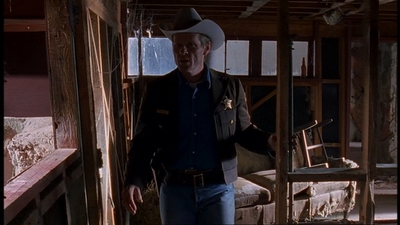 ROSWELL_-_E1X06_285_SOUTH_394.jpg