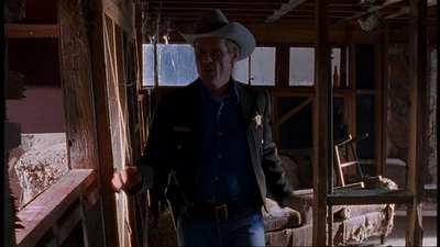 ROSWELL_-_E1X06_285_SOUTH_396.jpg