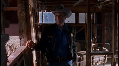 ROSWELL_-_E1X06_285_SOUTH_397.jpg
