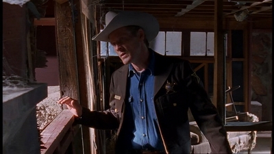 ROSWELL_-_E1X06_285_SOUTH_401.jpg