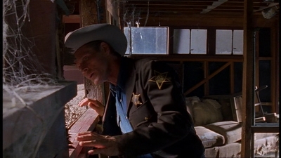ROSWELL_-_E1X06_285_SOUTH_406.jpg