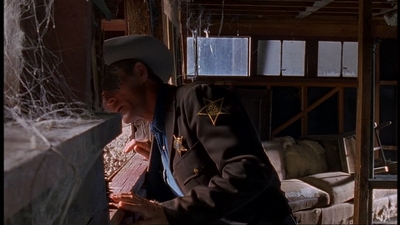 ROSWELL_-_E1X06_285_SOUTH_409.jpg