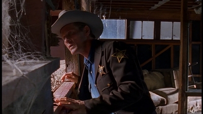ROSWELL_-_E1X06_285_SOUTH_412.jpg
