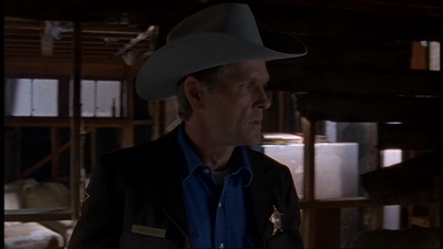ROSWELL_-_E1X06_285_SOUTH_433.jpg