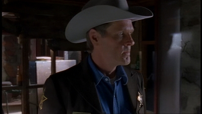 ROSWELL_-_E1X06_285_SOUTH_446.jpg