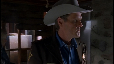 ROSWELL_-_E1X06_285_SOUTH_448.jpg