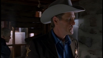 ROSWELL_-_E1X06_285_SOUTH_449.jpg