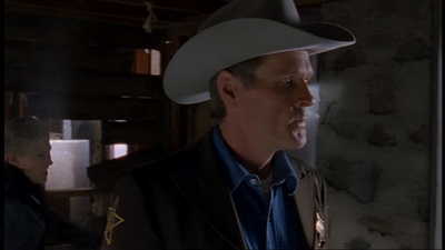 ROSWELL_-_E1X06_285_SOUTH_450.jpg