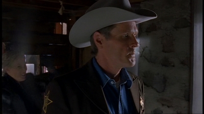 ROSWELL_-_E1X06_285_SOUTH_451.jpg