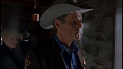 ROSWELL_-_E1X06_285_SOUTH_452.jpg