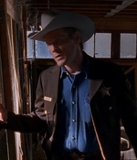 ROSWELL_-_E1X06_285_SOUTH_400.jpg