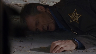 ROSWELL_-_E1X07_RIVER_DOG_003.jpg