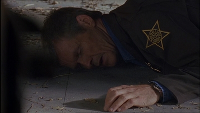 ROSWELL_-_E1X07_RIVER_DOG_004.jpg