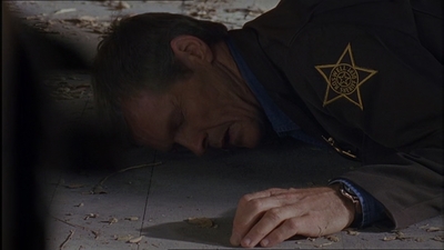 ROSWELL_-_E1X07_RIVER_DOG_005.jpg