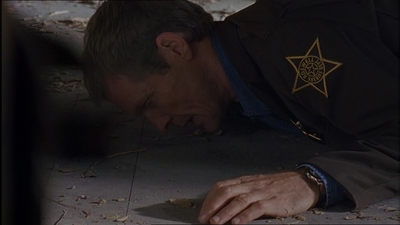 ROSWELL_-_E1X07_RIVER_DOG_009.jpg