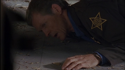 ROSWELL_-_E1X07_RIVER_DOG_010.jpg