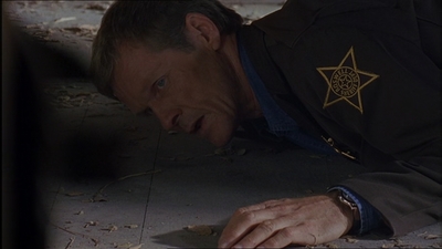 ROSWELL_-_E1X07_RIVER_DOG_012.jpg