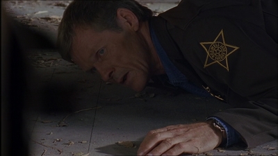 ROSWELL_-_E1X07_RIVER_DOG_013.jpg