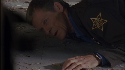ROSWELL_-_E1X07_RIVER_DOG_014.jpg