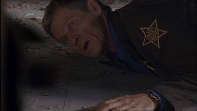 ROSWELL_-_E1X07_RIVER_DOG_015.jpg