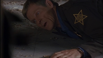 ROSWELL_-_E1X07_RIVER_DOG_016.jpg