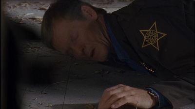 ROSWELL_-_E1X07_RIVER_DOG_018.jpg