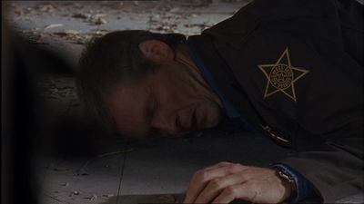 ROSWELL_-_E1X07_RIVER_DOG_019.jpg