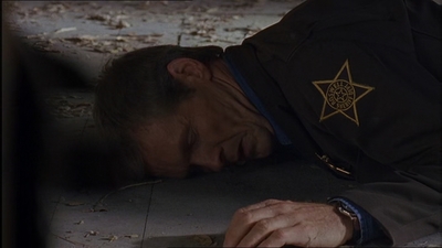 ROSWELL_-_E1X07_RIVER_DOG_020.jpg