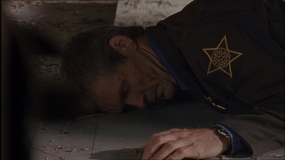 ROSWELL_-_E1X07_RIVER_DOG_021.jpg