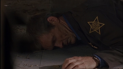 ROSWELL_-_E1X07_RIVER_DOG_022.jpg