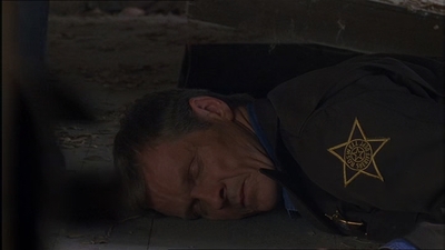 ROSWELL_-_E1X07_RIVER_DOG_023.jpg