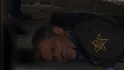 ROSWELL_-_E1X07_RIVER_DOG_025.jpg