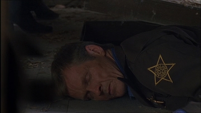 ROSWELL_-_E1X07_RIVER_DOG_026.jpg