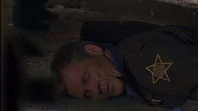ROSWELL_-_E1X07_RIVER_DOG_027.jpg