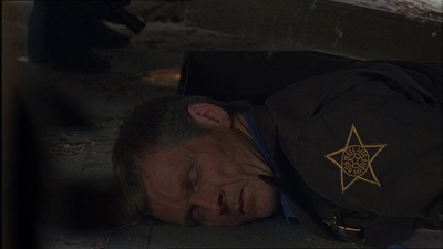 ROSWELL_-_E1X07_RIVER_DOG_029.jpg