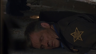 ROSWELL_-_E1X07_RIVER_DOG_030.jpg