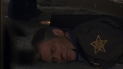 ROSWELL_-_E1X07_RIVER_DOG_031.jpg