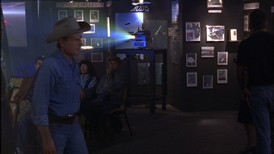 ROSWELL_-_E1X07_RIVER_DOG_033.jpg