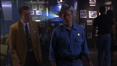 ROSWELL_-_E1X07_RIVER_DOG_035.jpg