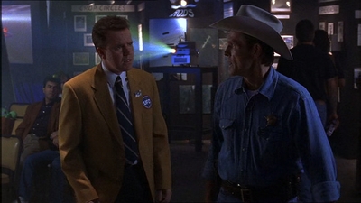ROSWELL_-_E1X07_RIVER_DOG_036.jpg