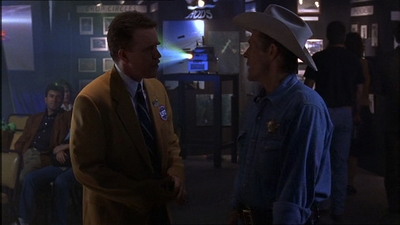 ROSWELL_-_E1X07_RIVER_DOG_037.jpg
